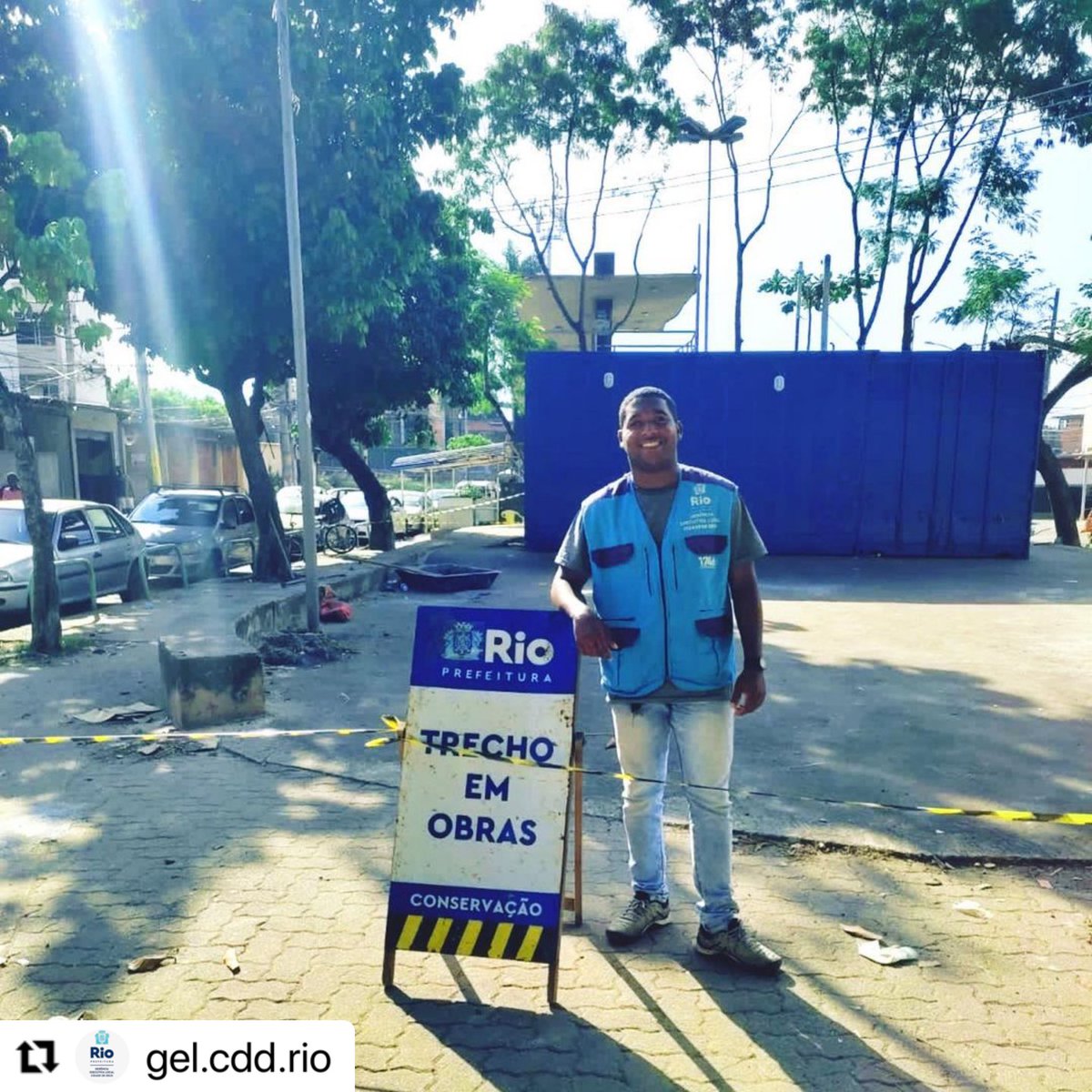 Iniciamos a semana com a revitalização de uma parte da calçada na Praça do AP onde muito em breve estaremos inaugurando um equipamento da Secretaria da Juventude. @JuvRio 

Parabéns ao Secretário <a href="/SalvinoOliveir1/">Salvino Oliveira</a> pelo trabalho em toda Cidade do Rio e na Cidade de Deus.