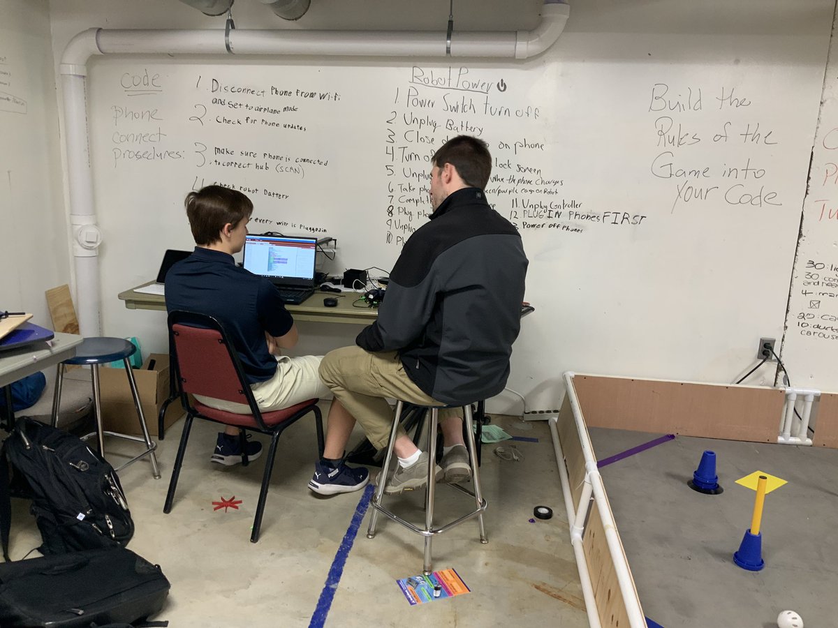 SDHS__robotics's tweet photo. Today team 5481 plans on learning more from mentors in order to better ourselves and our robot. We are progressing little by little to prepare for the next meet this season. https://t.co/Q1U9g5PlmK