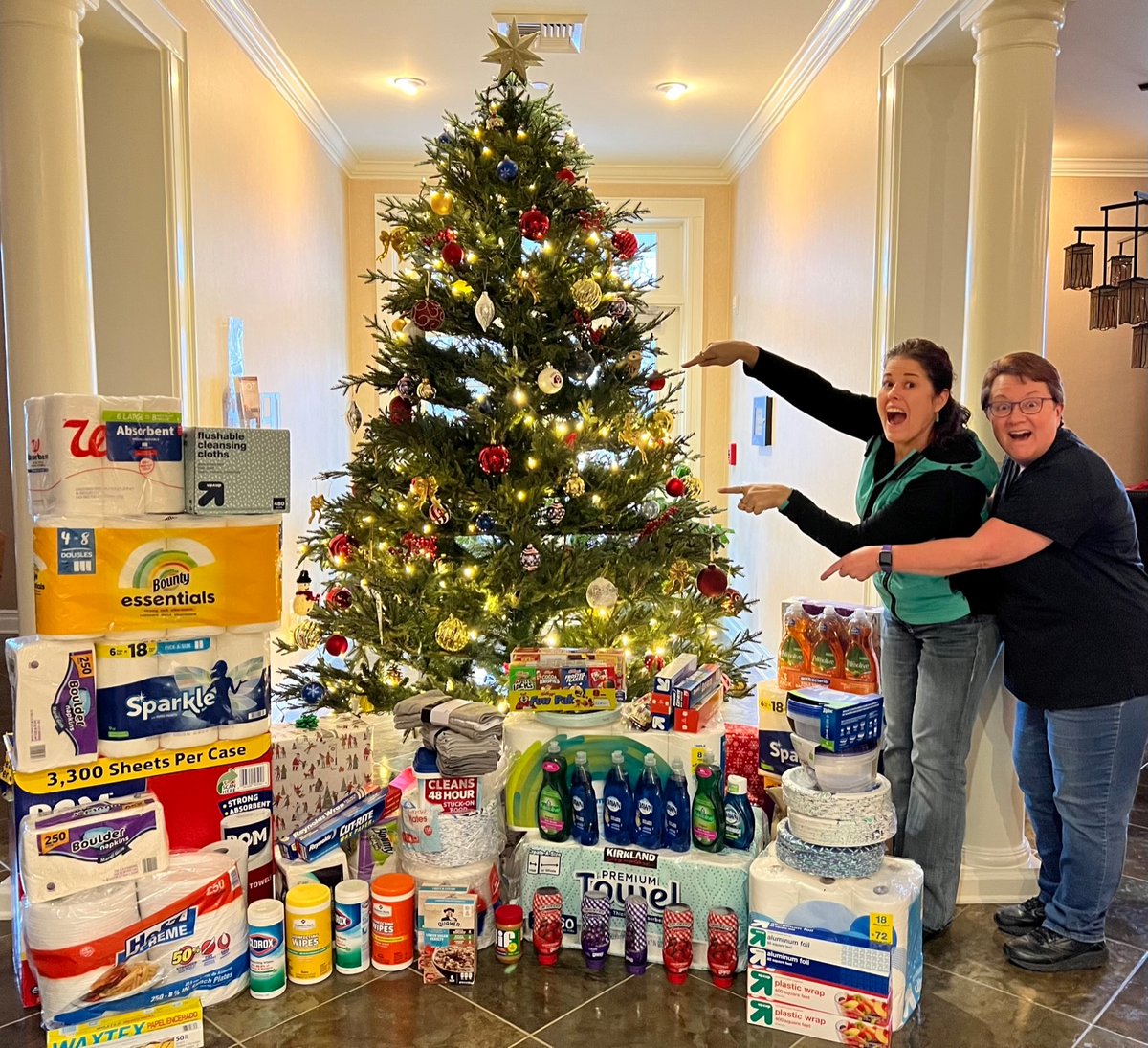 bitroads's tweet image. BR employees had fun delivering all of the supplies donated from our season end party to the Minneapolis VA Fisher House today! Thank you to our employees who donated! #giveback #Christmaswishes #MinneapolisVAFisherHouse #BitRoads2022