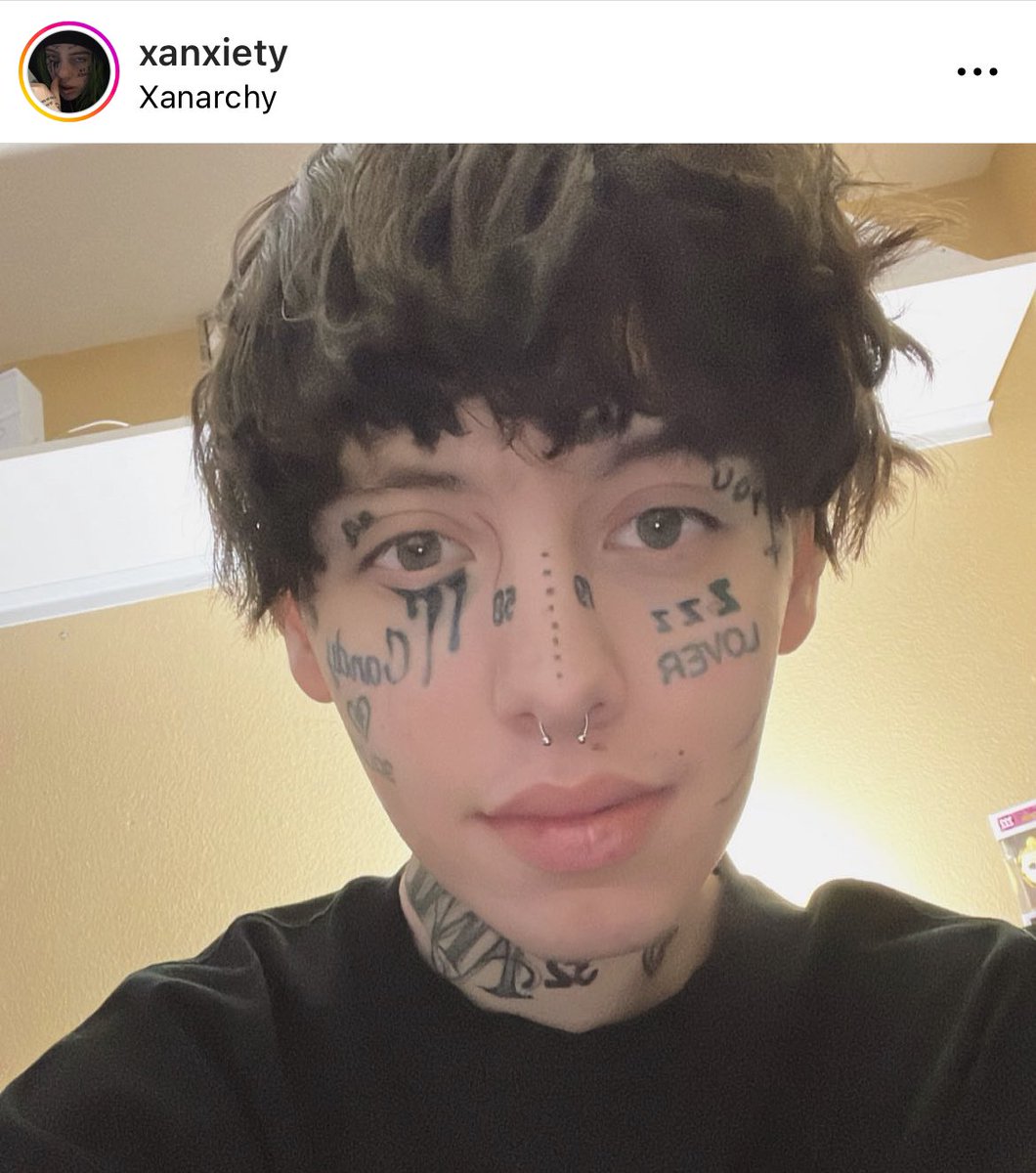 ohfold's tweet photo. looks like lil xan doin better now https://t.co/Z0jjD1erbL