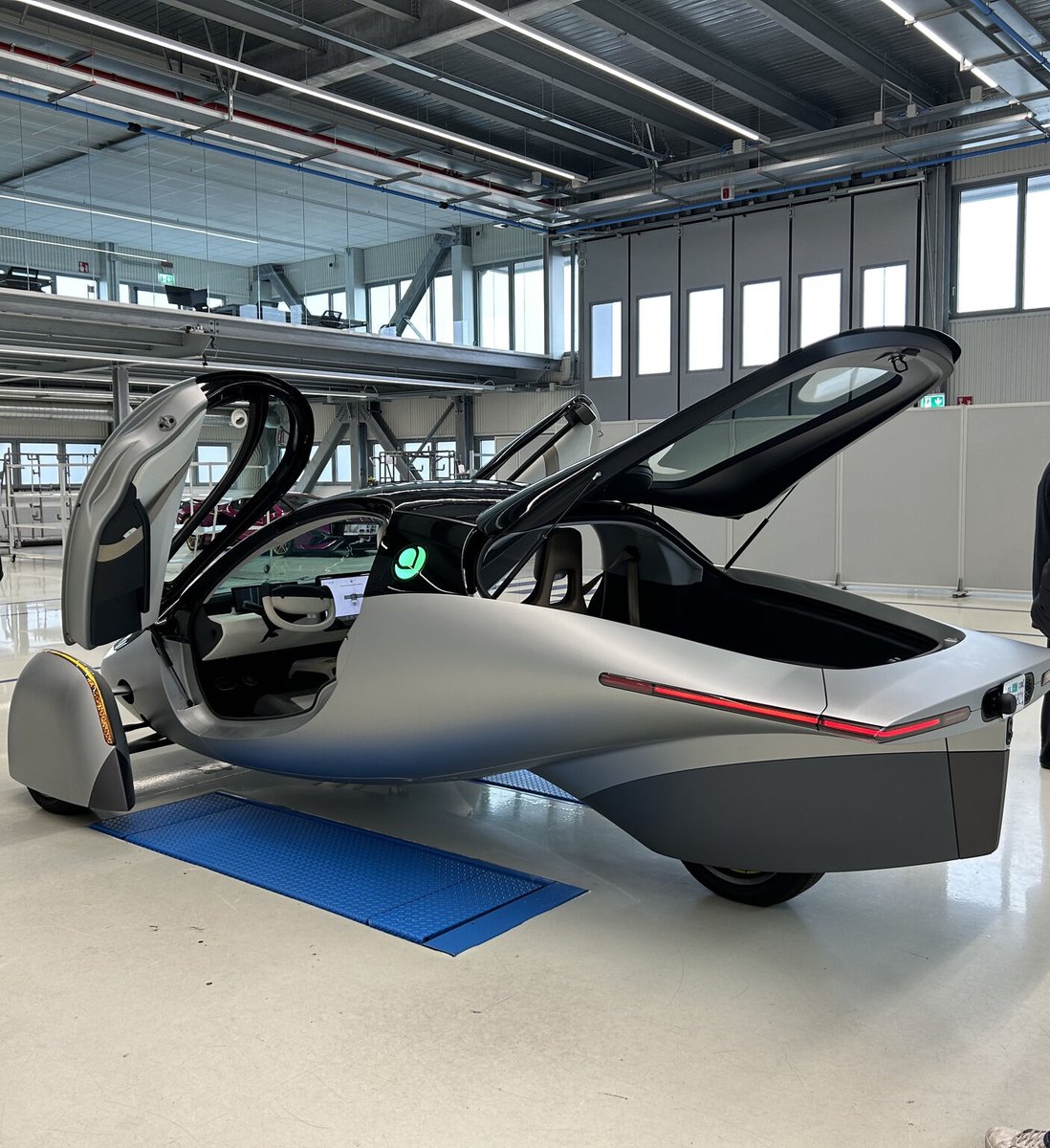 aptera_motors's tweet photo. Gamma is at C.P.C. Group in Modena, Italy. 🇮🇹 https://t.co/bR8UgUtE3L