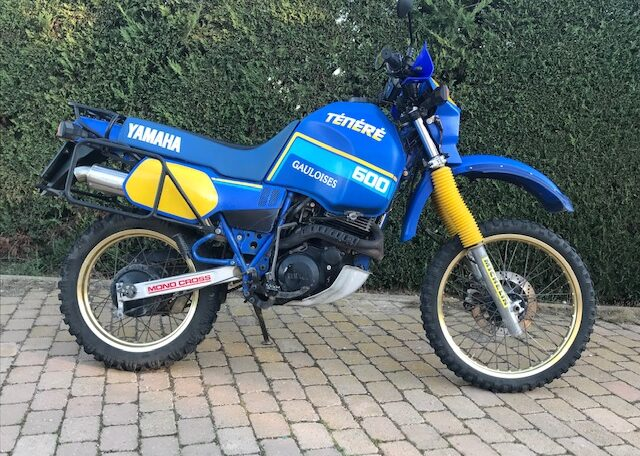 lfarrec's tweet photo. Yamaha XT 600 Ténéré:
Denominada así por el famoso desierto africano y una de las etapas más difíciles del Dakar, demostró ser un nuevo tipo de motocicleta todoterreno capaz de llegar a cualquier sitio, con un mantenimiento sencillo y a un precio asequible. https://t.co/qhLLELJ3z4