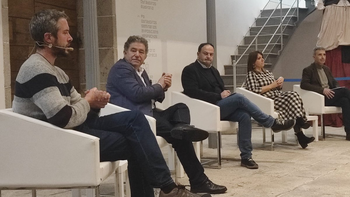 Ruben_Arroxo's tweet photo. Gran xornada organizada polo grupo @elprogreso_Lugo sobre transformación urbana. Co alcalde de Pontevedra @Lorespontevedra, o alcalde de Ribadeo @FSuarezRibadeo e a alcaldesa de Allariz  Cristina Cid Fernandez, moderado polo xornalista @xcvidal. Moitas grazas por achegarvos https://t.co/DVqzUrm4ql