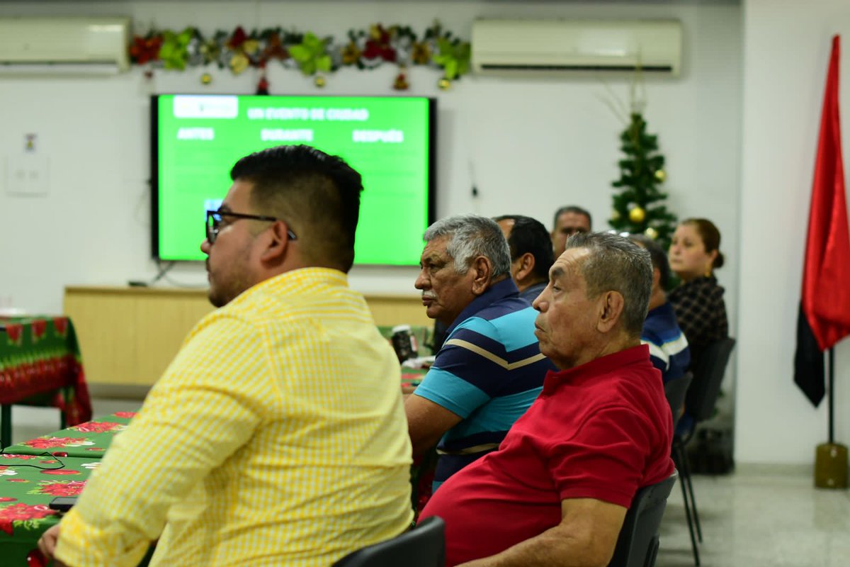ingjairoyanez's tweet photo. Gracias a @cenabastosph por invitarme a un almuerzo de trabajo. Hoy nuestra ruta de trabajo está más sólida que nunca. 

El próximo año seguiremos trabajando conjuntamente por hacer de la central de abastos de Cúcuta las más innovadoras de Colombia. https://t.co/BF1TVju82G