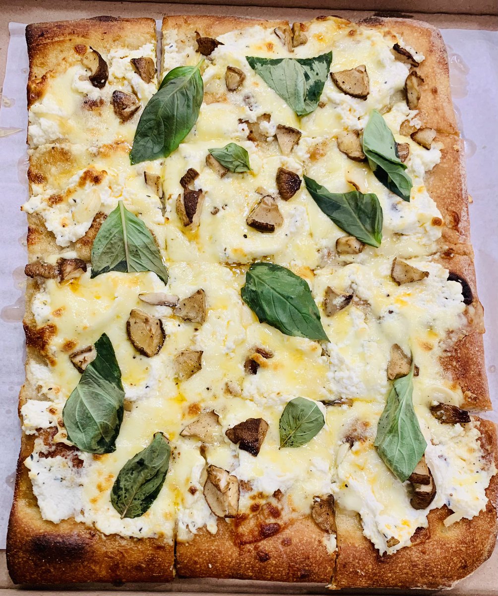 #BiancaFunghi #ShiitakeMushrooms #MoritaChiliOil #HerbedRicotta #BuffaloMozzarella #Provola #FreshGarlic #WhiteWineShallotSauce #EatPGH #SquarePie #TrueCooks Big Thanks To @DriftwoodOven 🍕🍕👌👌👌