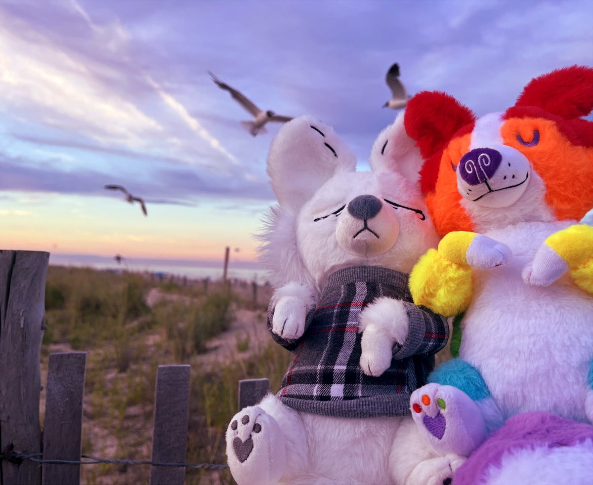 sunnycritters's tweet image. 🐶⭐HOLIDAY PLUSH GIVEAWAY!!!⭐🐶

To welcome Husky and Golden Retriever into our Snuggle fam, we are doing another giveaway!

TWO WINNERS will get a plush of their choice!!

TO ENTER:
❤️ &amp;amp; 🔃 
Follow here or @littlesofts 
Comment with a pet photo for extra chances!

GOOD LUCK!!!