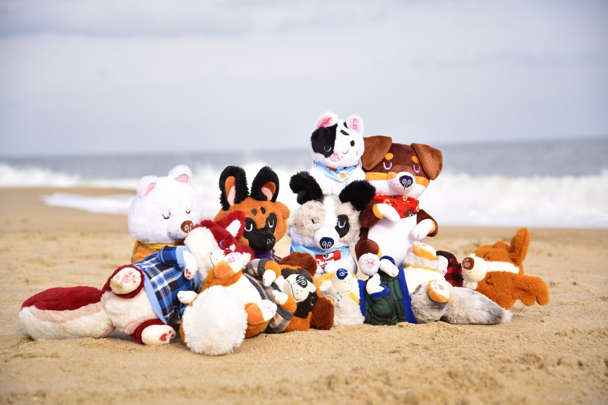 sunnycritters's tweet image. 🐶⭐HOLIDAY PLUSH GIVEAWAY!!!⭐🐶

To welcome Husky and Golden Retriever into our Snuggle fam, we are doing another giveaway!

TWO WINNERS will get a plush of their choice!!

TO ENTER:
❤️ &amp;amp; 🔃 
Follow here or @littlesofts 
Comment with a pet photo for extra chances!

GOOD LUCK!!!