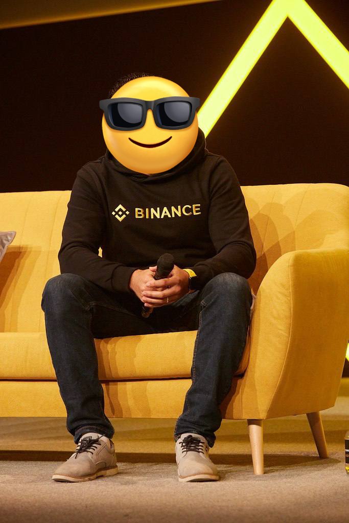 LeBinanceFR's tweet photo. En ce début d’hiver glacial, qui souhaiterait se réchauffer avec le fameux hoodie Binance ? https://t.co/f0RKyTfMMQ