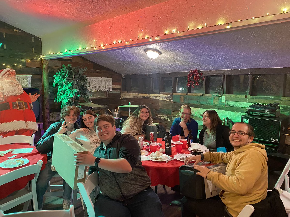 Denise Castro tweet media