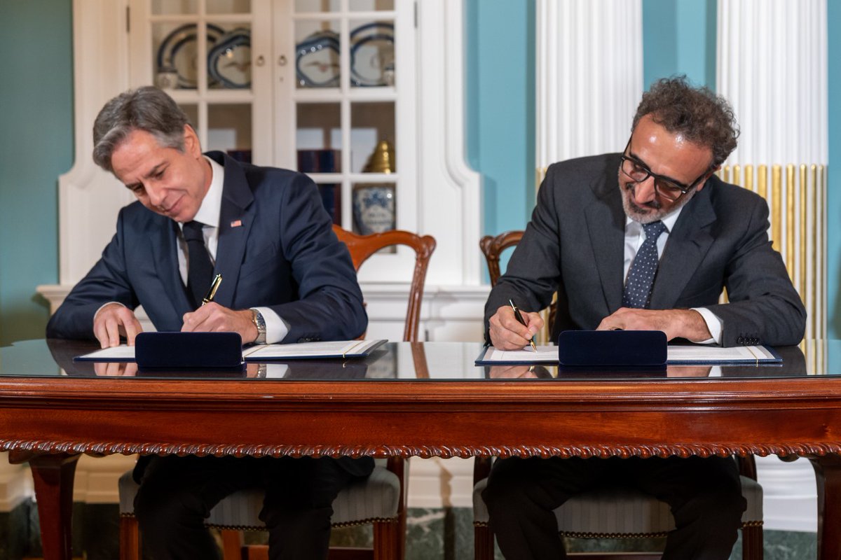 SecBlinken's tweet photo. Refugees and other forcibly displaced people deserve dignity in work. Today, we are excited to announce a new partnership between @StatePRM and @TentOrg that will promote economic resilience and mobilize the business community to hire refugees. https://t.co/Oag5iS9v73