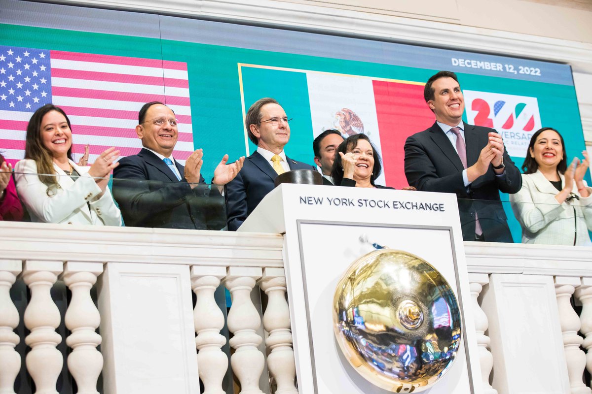 It was a pleasure to welcome H.E. Esteban Moctezuma, Ambassador of Mexico to the USA (@emoctezumab), to the @NYSE to celebrate 200 years of diplomatic relations between the United States and Mexico. 🇺🇸🤝🇲🇽