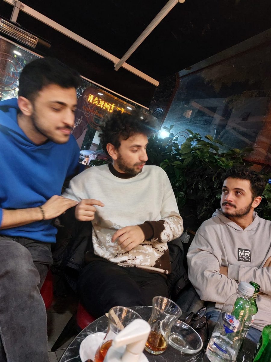 Agalarla önemli meseleler konuşurken (yiyenim bir maden suyu getir şiştik)