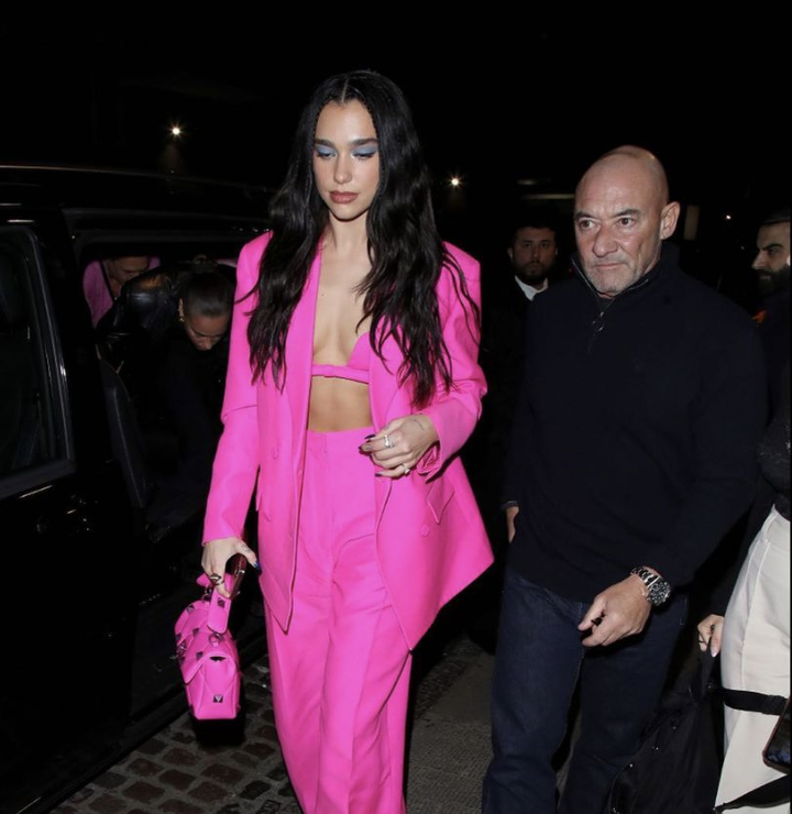 LivealikeFR's tweet photo. Zendaya, Selena Gomez, Jenifer ... Pourquoi le rose fuchsia est devenu tendance ? https://t.co/I0ygwuTOXf https://t.co/Uc7saPOVU9
