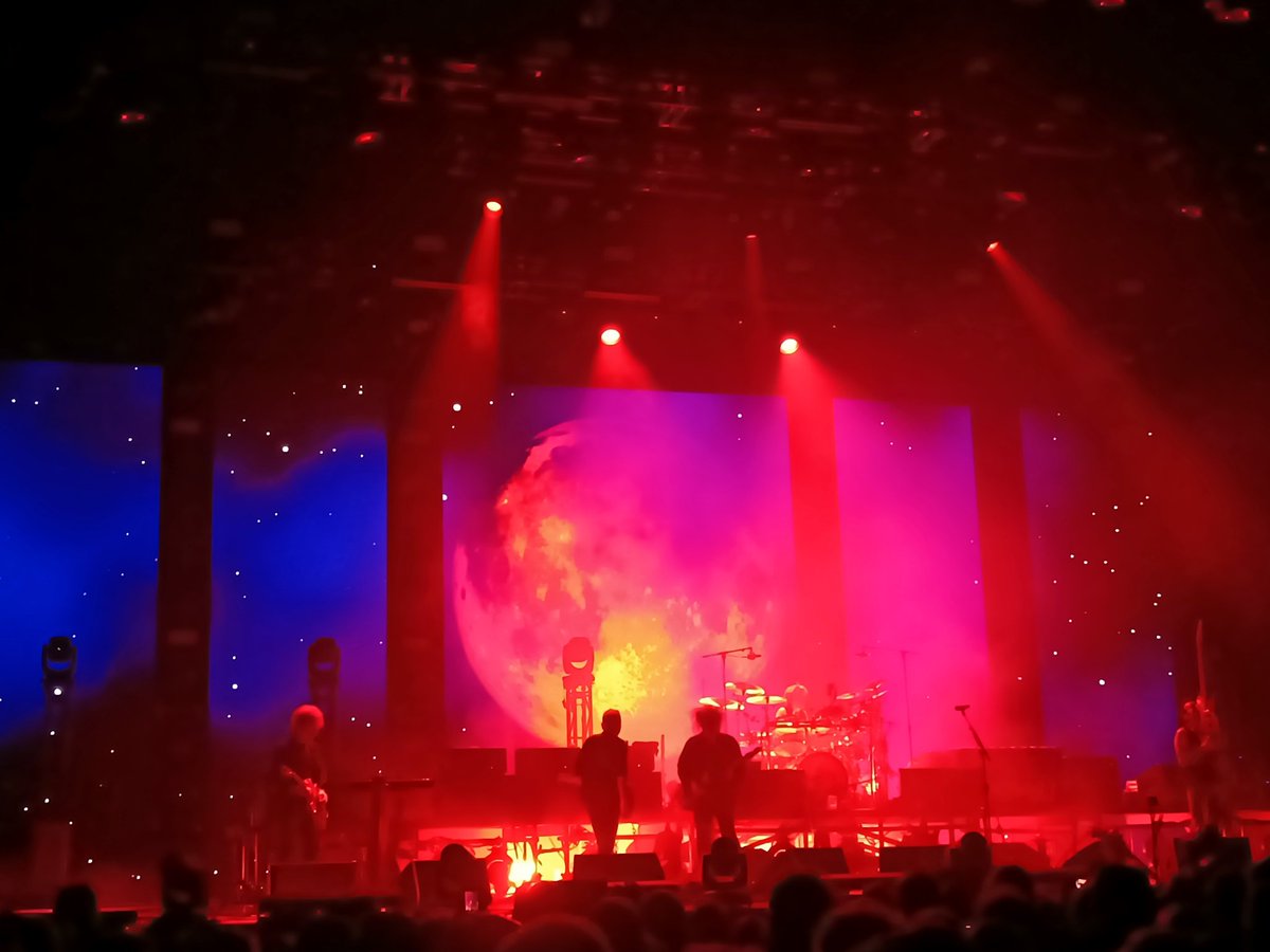 stuczu's tweet photo. The Cure, Wembley.

Sharp and open. https://t.co/K4zy2HhlwZ