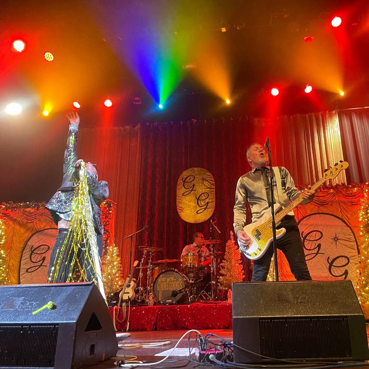 2022-12-11, Me First and the Gimme Gimmes, The Regency Ballroom, San Francisco, CA. <a href="/GimmeGimmeDivas/">Spike And The Gimme Gimmes</a>