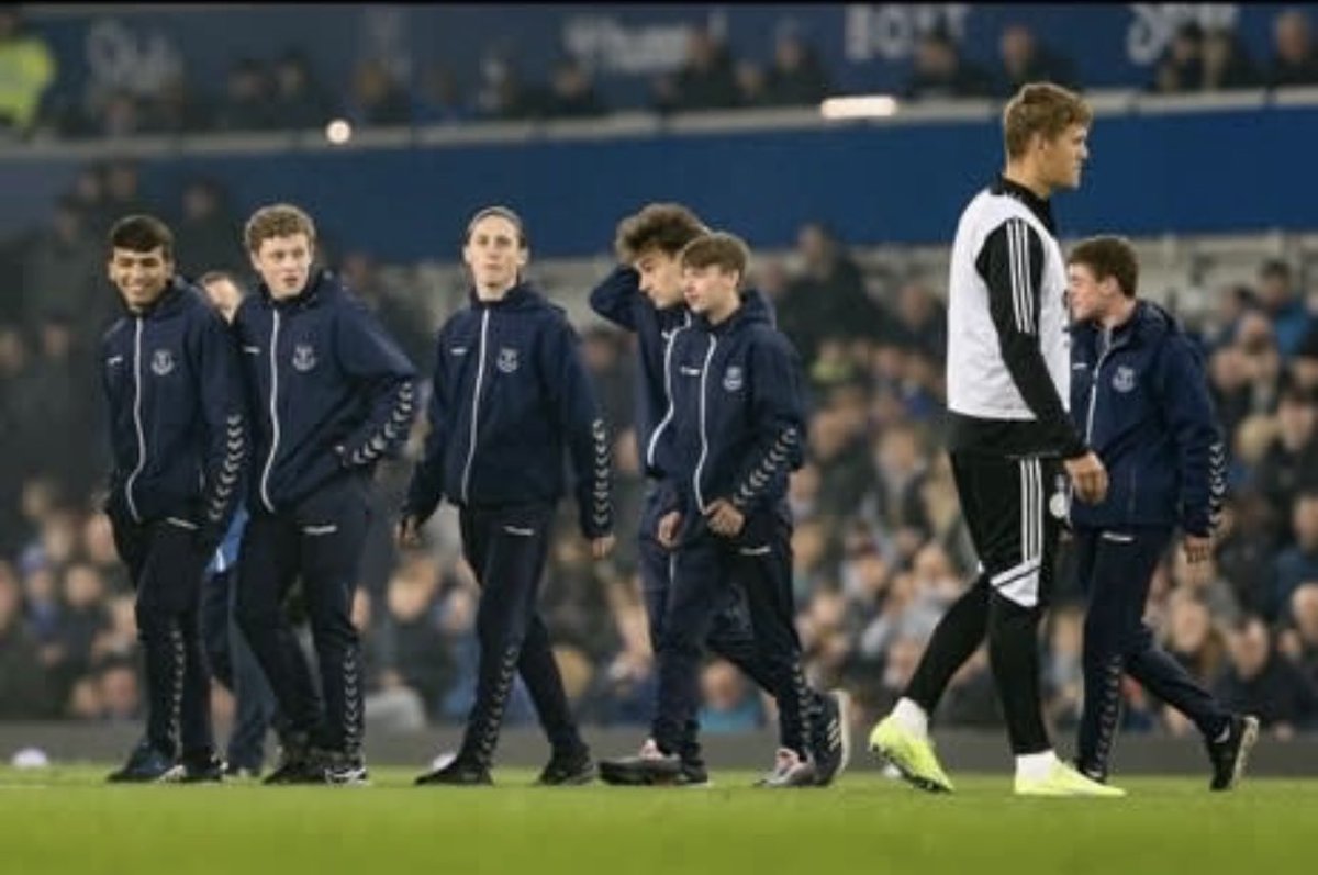 EvertonCollege's tweet photo. Amazing experience for our players to parade all of our trophy’s from this &amp; last season on the pitch at half time during the @premierleague game again @LCFC before the @FIFAWorldCup break. https://t.co/Giptdxt52d