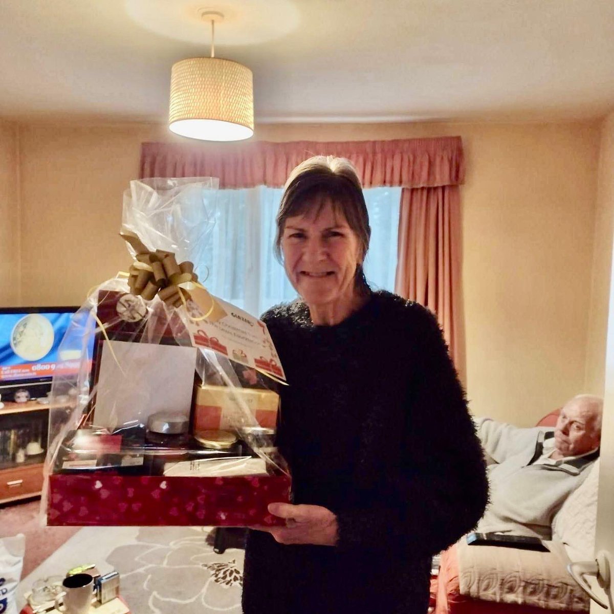 uk_tlf's tweet photo. Surprising adult cancer patients in Milton Keynes &amp; Northampton today with our charity food hampers funded thanks to @GlazeriteLtd &amp; @OpenStagePAC - thank you for helping make people smile 😊 

Donate : https://t.co/LyS9dBE8T5

#christmas #miltonkeynes #northampton https://t.co/IxXMk1ypTY