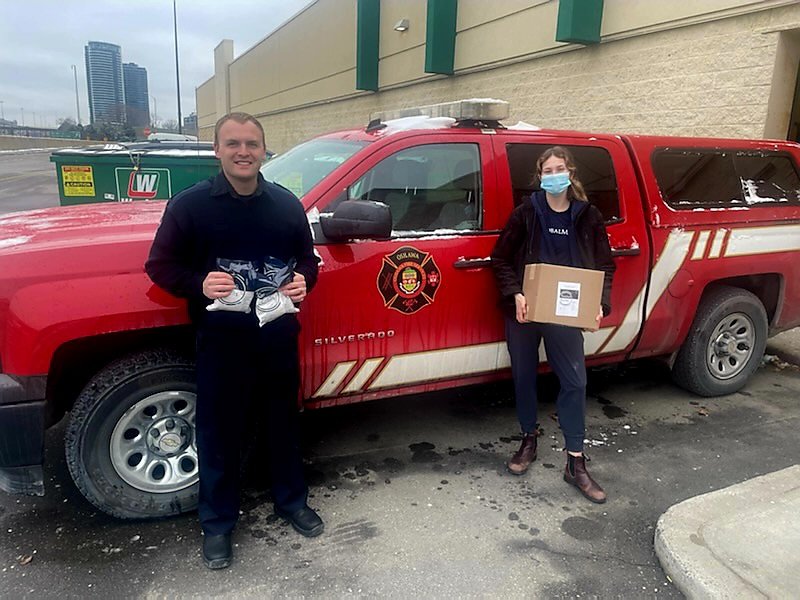 OshawaFire's tweet photo. Oshawa Firefighters partnered with #GlobalMedic to donate 1900 lbs of food to Simcoe Settlement House.
#Oshawa #Community @oshawacity @iafflocal465 https://t.co/aDqPQ5R0DA