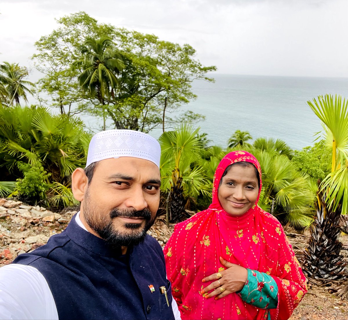 syedibrahimbabl's tweet photo. #இந்துத்துவா எனும் வாழ்வியல் நெறியை,  நடைமுறைப்படுத்தும் பொழுது  எதிர்கொள்ளும் அச்சுறுத்தல்களை, அவதூறுகளை தகர்த்தெறிந்து தொடர்ந்து பயணிக்க எனக்கு உறுதுணையாக இருக்கும் எனது அருமை மனைவி பல்கீஸ்.
கருத்தியல் ரீதியாக என்னோடு மோத முடியாத கோழை திருமாவளவனுக்கு இப்பதிவு.
@thirumaofficial https://t.co/zZ5hqXE5mN