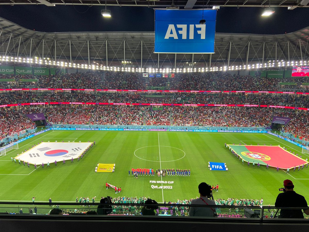 SCarreno10's tweet photo. Qatar 2022 quedará enmarcado como mi primer mundial. 

8 partidos, 6 de fase grupos, octavos de final y cuartos de final. Un reto enriquecedor servirle a la prensa de todo el mundo en el evento deportivo más relevante a nivel global.

Una Privilegio aprender de @jumejia https://t.co/lhLUj0aSnY