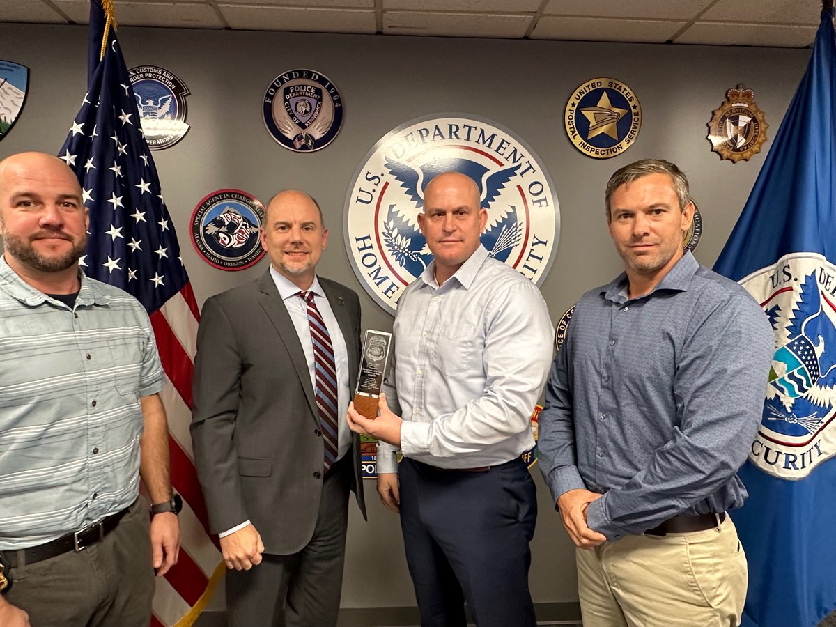 HSISeattle's tweet photo. Thank you to all of our law enforcement partners including @USANickBrown, @USAttyWaldref @DFOSeattle, @USBPChiefBLW, @WAStatePatrol for an exceptional awards ceremony. We are grateful the hard work and dedication of our teams to keeping our communities safe. #lawenforcement https://t.co/29E211fNai