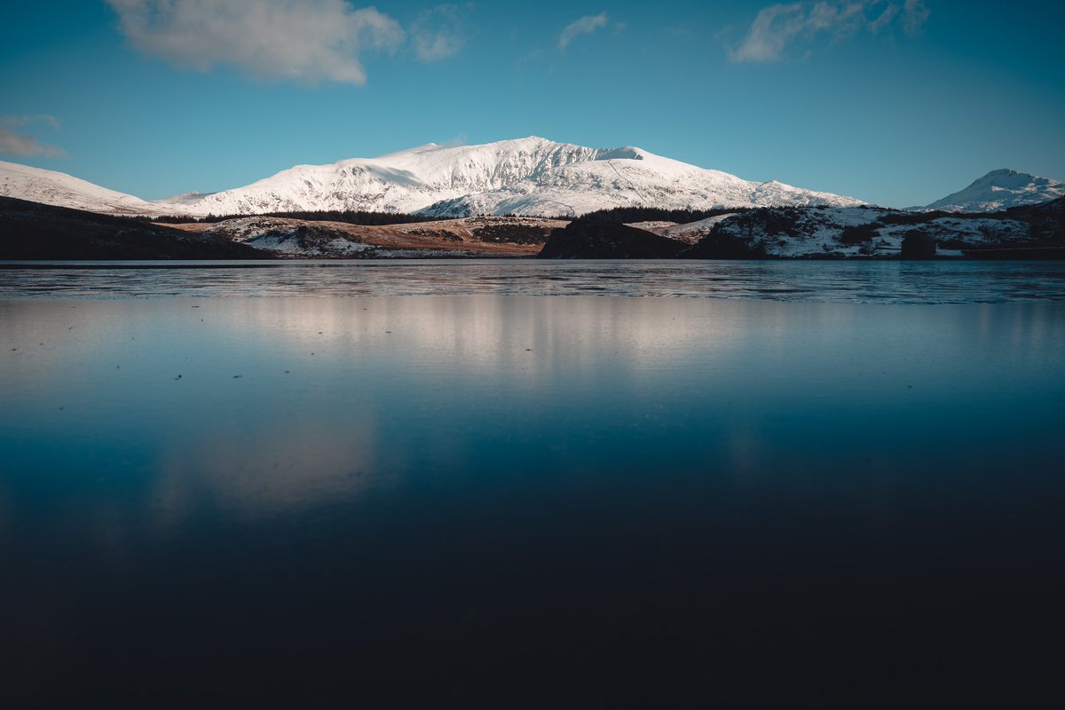 Winter tones in Snowdonia. 
Yr Wyddfa stands proud as the clouds clear the summit. An epic weekend in the mountains. #fsprintmonday #wexmondays #outwestimages <a href="/beautifulwales1/">explorebeautifulwales</a> @eryrinpa