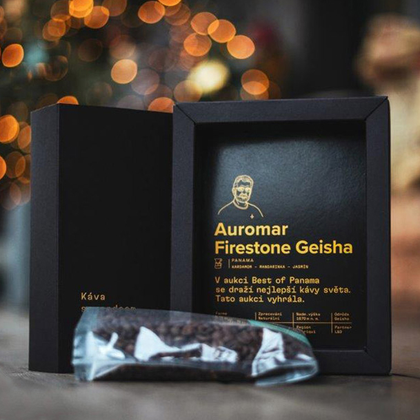 V aukci Best of Panama 🇵🇦 se draží nejlepší kávy světa.
Tahle ji vyhrála.  

Cena geishy #Firestone v aukci dosáhla 1000 € za kilogram. Díky lednové návštěvě se nám ji ale podařilo koupit napřímo za standardní cenu. V Česku bychom ji jinak neochutnali 😊 nordbeans.cz/eshop/nordbean…