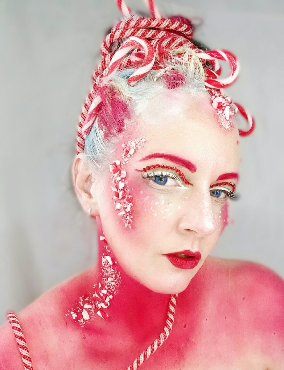 Yolande2009's tweet photo. 🍬Never underestimate the power of Peppermint,  tis the season.
Used Mehron StarBlend Red and White
@limelifebyalcone
Excited Blush soften
Red Velvet ELC on lips
Heart of Gold Highlight
Crushed Candy cane
#artist #holidays #tistheseason #makeup #makeupartist
#pepermint #candycane https://t.co/LQ0tTueq9M
