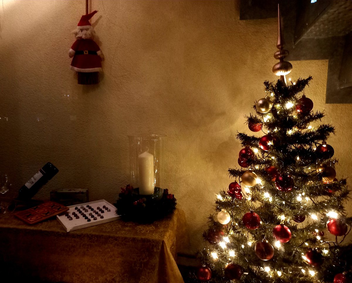 jantimmer50's tweet photo. 'Hij staat,hij staat'#kerstboom de kade #meppel ik zou zeggen 'LAAT DE FEESTDAGEN MAAR KOMEN'#kerstmarkt #Kerstkaart #kerst #kerstpakket #kerstcadeaus #kerstezel #ChristmasDay #fijnefeestdagen #kerst https://t.co/eFAWBTCCXe