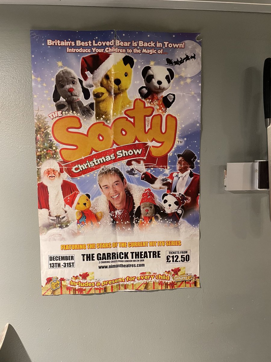 It’s beginning to look a lot like Christmas! <a href="/Sootyandco/">The Sooty Show</a> #sweep #sooty