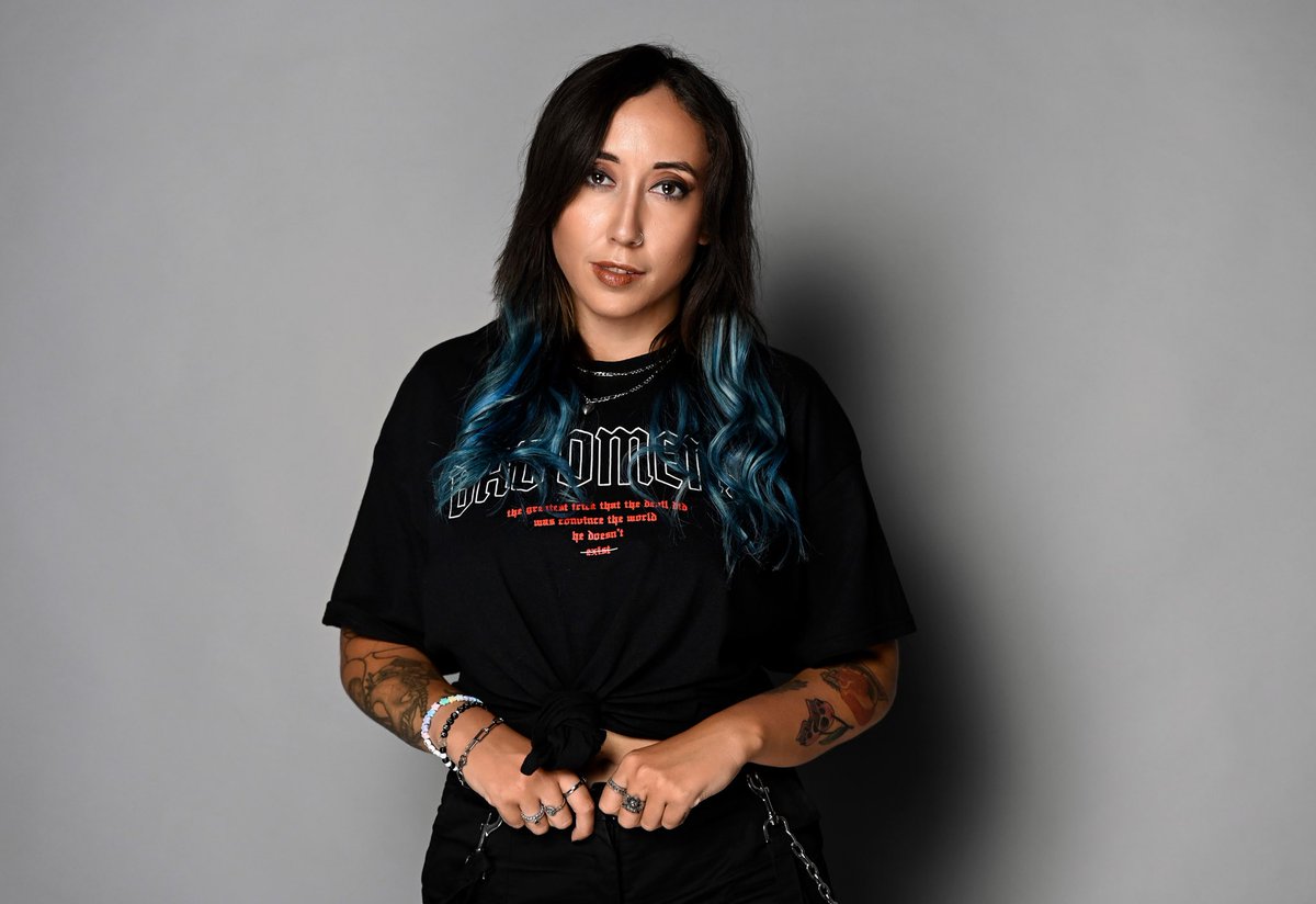 I FIGHT BEARS (@ifightbearsband) on Twitter photo TONIGHT! Between 1am - 2am <a href="/AlyxHolcombe/">Alyx Holcombe⚡</a> will be spinning one of our tunes on her awesome show on <a href="/BBCradio1player/">BBCRadio1UK</a> <a href="/bbcradio1live/">Radio 1 auto text</a> TUNE IN!!! TONIGHT! Between 1am - 2am <a href="/AlyxHolcombe/">Alyx Holcombe⚡</a> will be spinning one of our tunes on her awesome show on <a href="/BBCradio1player/">BBCRadio1UK</a> <a href="/bbcradio1live/">Radio 1 auto text</a> TUNE IN!!!
