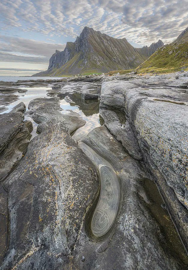 joancarroll's tweet photo. Rocky Shores Near Vikten Lofoten Norway! https://t.co/VuCK5DhAb3 #lofoten #norway #mountains #reflections #shoreline #coastal #vikten #rocky @joancarroll https://t.co/wbur46COHB