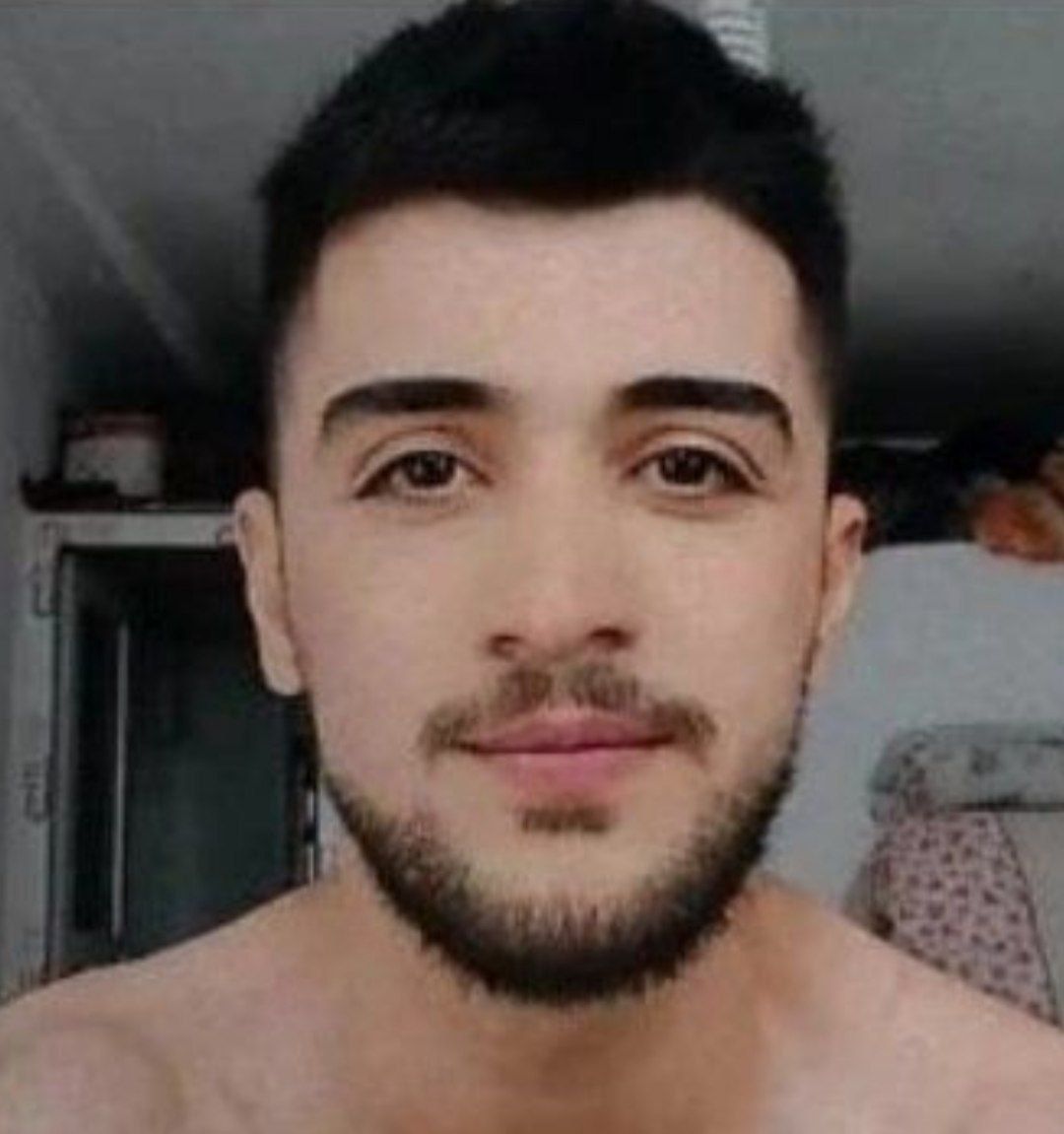 #MehdiKarami 22 y/o is a young prisoner who was tortured into a forced confession. He has been sentenced to death by the Islamic Regime for seeking freedom. Be his voice before he suffers the same fate as Mohsen Shekari and #MajidrezaRahnavard.
#StopExecutionsInIran
#MehdiKarami