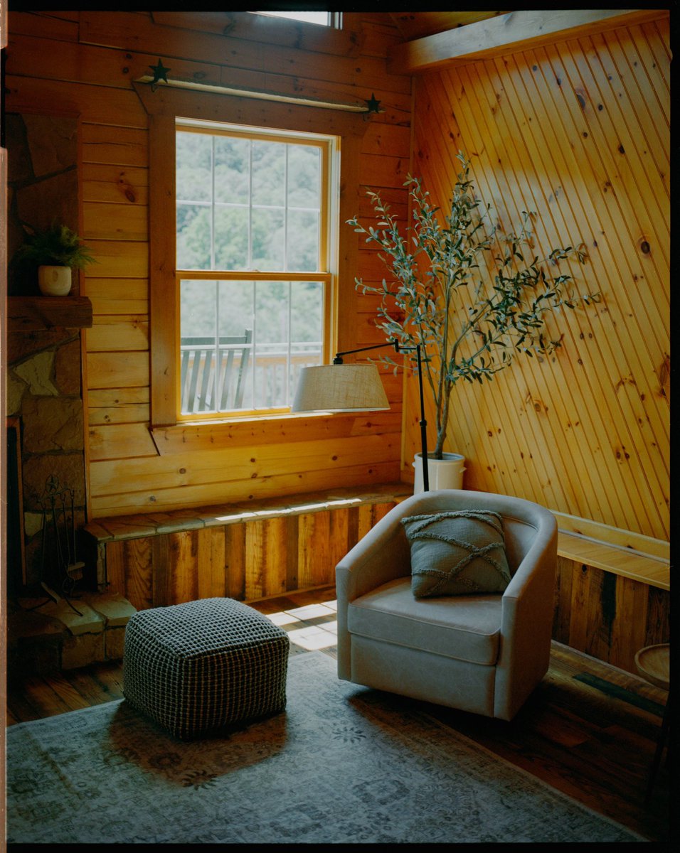 iamjakeingle's tweet image. the mamiya 7 is perfect