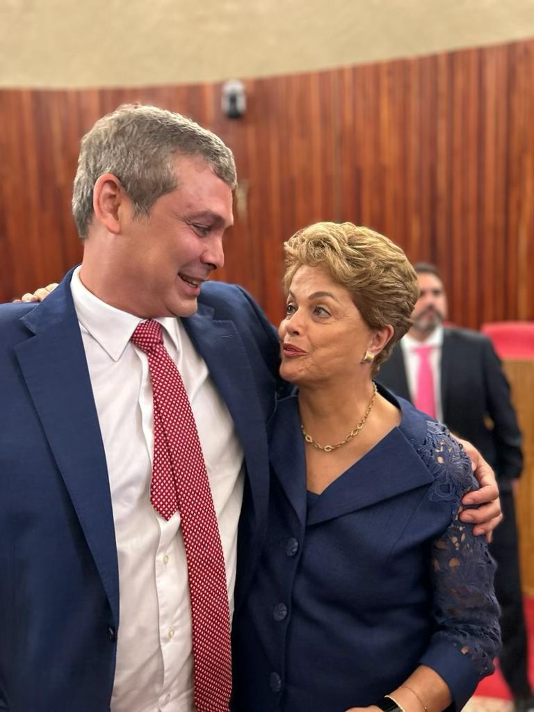 VOLTAMOS! Nós dissemos que voltaríamos. A democracia voltou para fazer o Brasil feliz de novo.