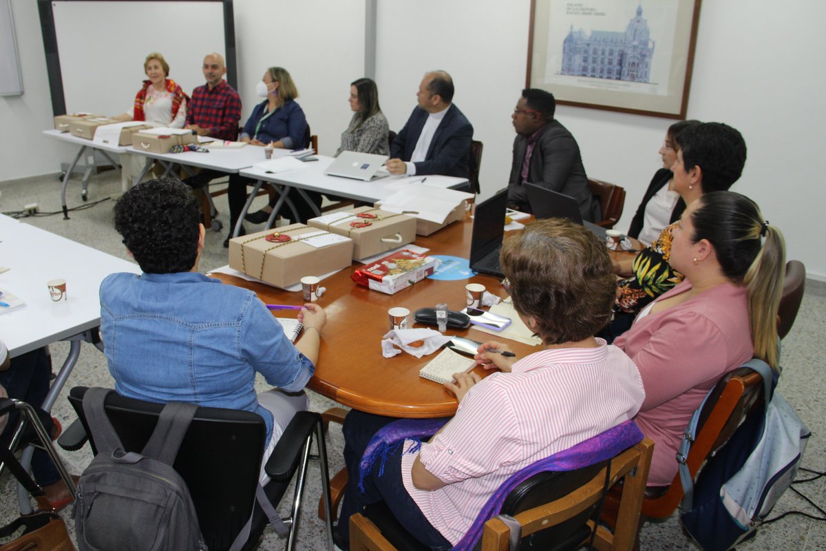 SecEducacionAnt's tweet photo. 👨‍👩‍👦‍👦🏫Realizamos el cierre del programa de servicio de apoyo pedagógico (inclusión), operado por la @SoyUCN.

Se evalúan avances y alcance del programa en los 117 municipios no certificados en educación del Departamento @GobAntioquia @monica_quirozv @juandcardL @marcelitamejia https://t.co/gWF0WcpZBQ
