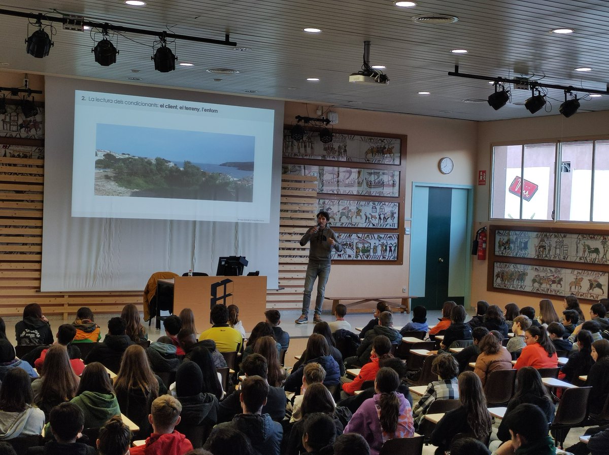 Tret de sortida al projecte STEAM de 3r d'ESO d'arquitectura sostenible amb la ponència inaugural de l'arquitecte Arnau Vergés.

MOLTES GRÀCIES @arnaverges
#steamcat #3esoinslagarrotxa <a href="/PatronatEPS/">Patronat Politècnica</a>