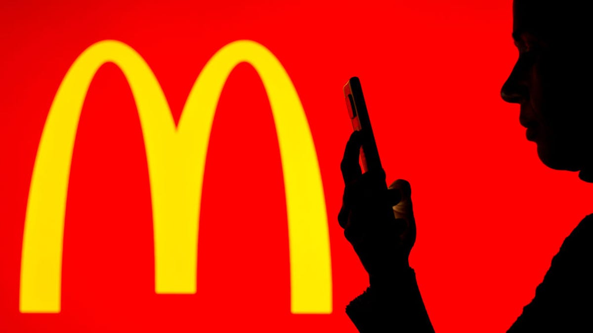 #WhosNext?  McDonalds counter workers?  I watched McDonald's customers choose between a screen and a human. It was startling. (ZDNet) #RetailTech #Automation buff.ly/3FCod9F