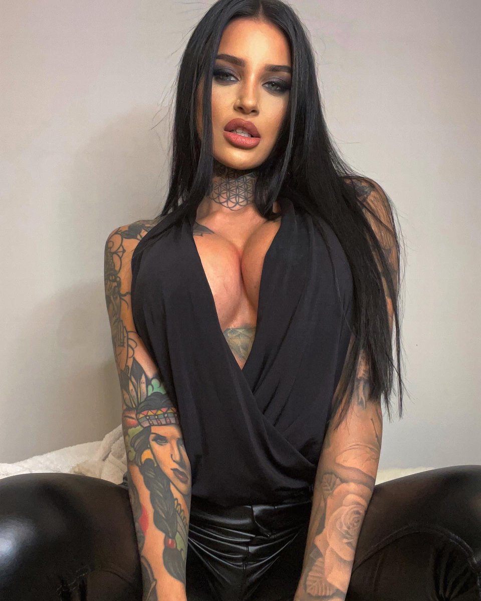 🕯 Mika Katana 🕯 on Twitter "RT mistress_mika_ Get on your knees