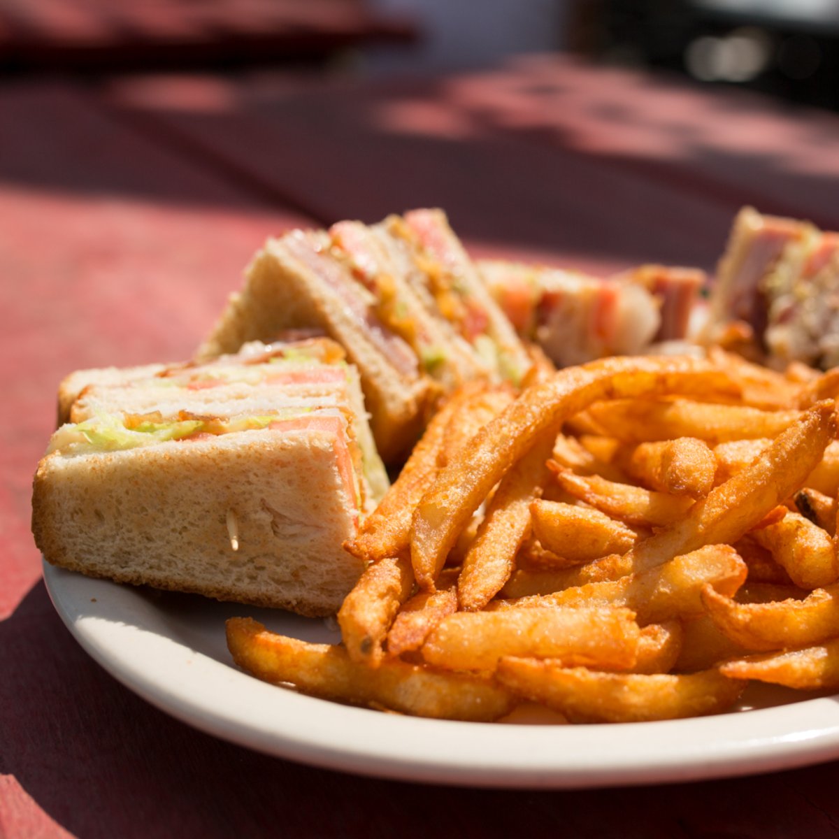 wolfies290's tweet photo. Have a holly, jolly, lunch. It's the best time of the year to enjoy a meal at Wolfies Restaurants &amp; Sports Bars. https://t.co/VoMUqdVVRV