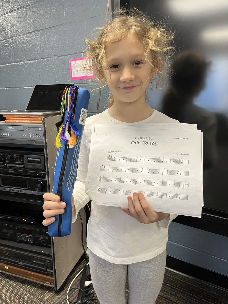 GoethertM's tweet image. 3 amazing 3rd graders made their black belts in Recorder Karate today! So proud of their hard work!
