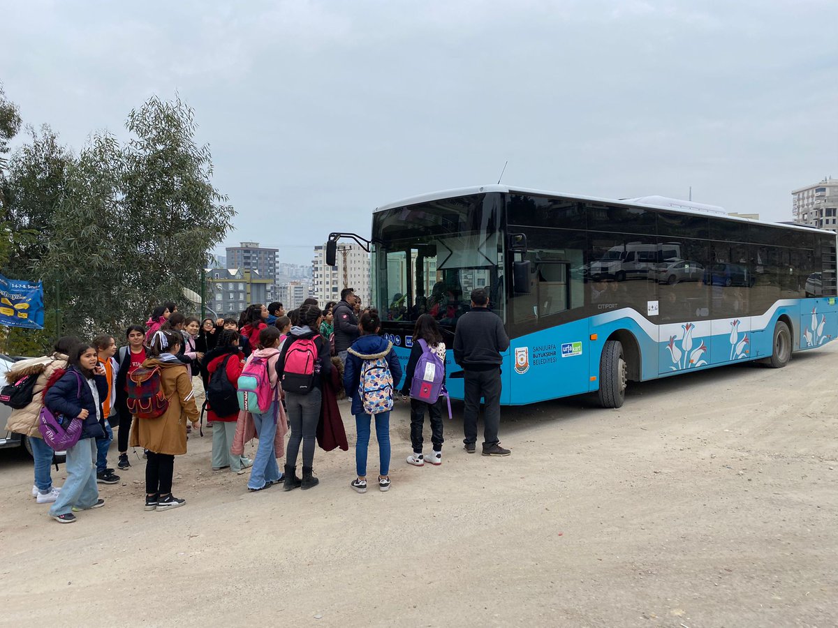 Ücretsiz ulaşımla öğrencilerimizi <a href="/SairNabiSinema/">Şair Nabi Dijital Sinema Salonu</a> ile buluşturan <a href="/sanliurfabld/">Şanlıurfa Büyükşehir 🇹🇷</a> e müteşekkiriz. Sosyal belediyecilikte örnek alınması gereken bir faaliyet. Sizleri alkışlıyoruz Başkan <a href="/zabeyazgul/">Zeynel Abidin BEYAZGÜL</a> 
<a href="/UrfaValiligi/">T.C. ŞANLIURFA VALİLİĞİ</a>
<a href="/sanliurfammem63/">Şanlıurfa İl Milli Eğitim Müdürlüğü</a> 
<a href="/KarakopruM/">Karaköprü MEM</a>