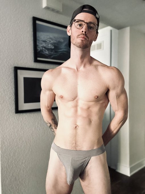 A little help to get you through Monday. 😋 https://t.co/9i7S1Vs44j