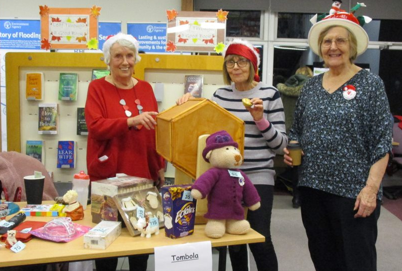 LancsLibraries's tweet photo. 🎄What a festive night we had at #KingsfoldLibrary last week. 
Thank you to the hordes of people who attended this event and made the night a massive success. https://t.co/HYDBAHe39z