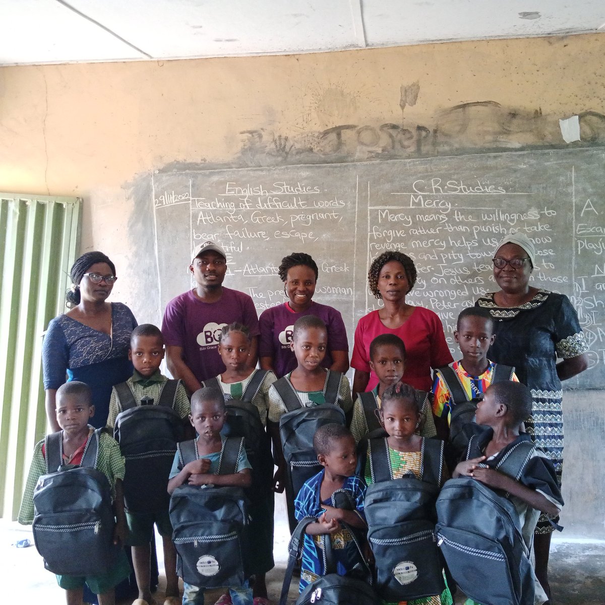 BGF_NGO's tweet photo. #OctaFX #WorldChildrensDay2022
#ReadingSession #WorldChildrensDay #BibigraceFoundation #KeepingitRealFoundation #Back2School #Project #Children #Community #School #EkitiState https://t.co/A7A7GulyYW
