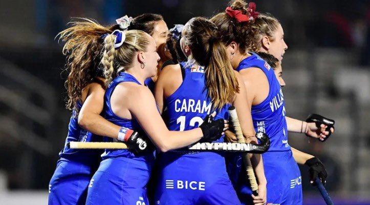 ¡TRIUNFAZOOOO! 😍😍

El Team Chile 🇨🇱 de Hockey Césped 🏑 logró una agónica victoria (2-1) ante Sudáfrica 🇿🇦 en la Copa de las Naciones 🇪🇸, luego de anotar en el último minuto 🤯.

El miércoles, las “Diablas” se medirán frente a Japón 🇯🇵 (13:30).

📸 FIH

#VamosTeamChile 🇨🇱