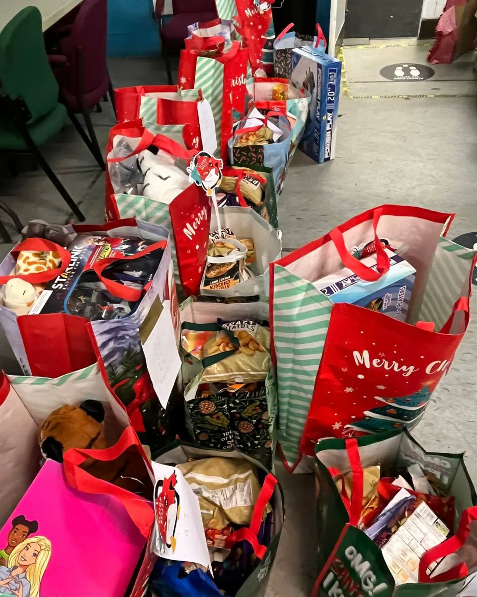 AidToAll1's tweet photo. Thanks to everyone for you help etc. The first of our Christmas hampers went out tonight. 50 Family's 141 children this week with Christmas dinners and presents for Christmas day. Another 70+ going out next week. Your support as always is immense.

No bullshit 👊 Just help 💚 https://t.co/yYBfY2aW3W
