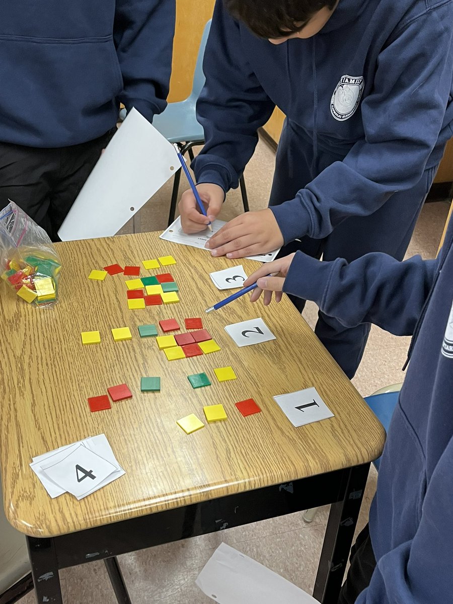 MrsTorres1328's tweet image. Practicing building and identifying linear patterns today. Can you guess the pattern rule? #hcdsbmath @HolyFamilyHCDSB