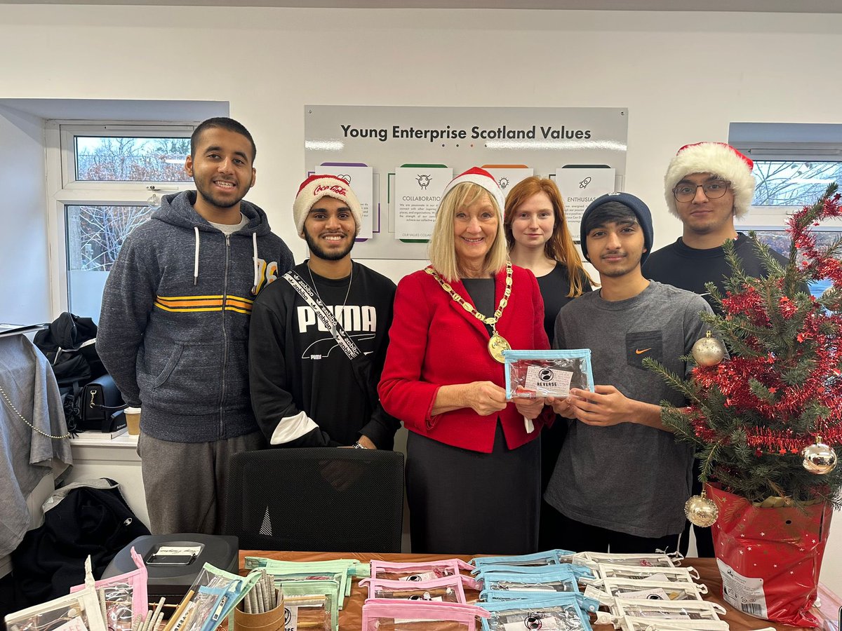 SNHSBUSED's tweet photo. We had a great day at YESMAS on Saturday! Our team worked so hard and sold out of products! Keep your eyes peeled for our next venture. ๐ก @youngenterprise @YE_Scotland #YESMAS #YoungEnterprise https://t.co/2ra8GkwmUn