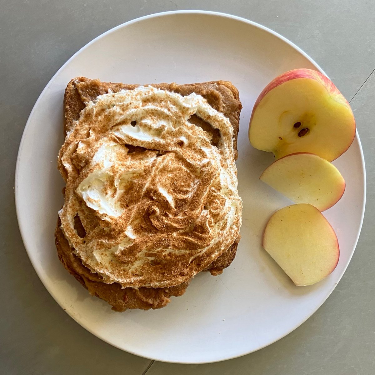 Holiday menu is on! Enjoy Peppermint Mocha, Peppermint Hot Choco and Apple Toast #WinterSpecial2022